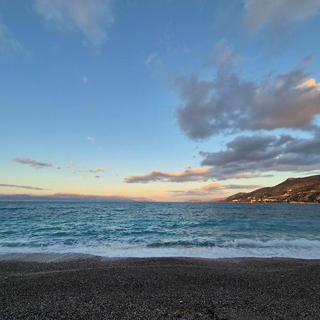 Captain'S Home Loutraki Dış mekan fotoğraf